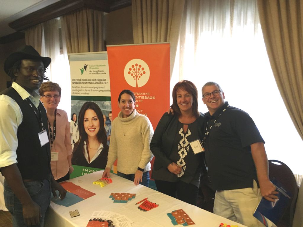 Quebec Regional Field Coordinators Manon Bouchard and Vicky Champagne hosting a kiosk during the PSAC-Quebec Triennial Convention